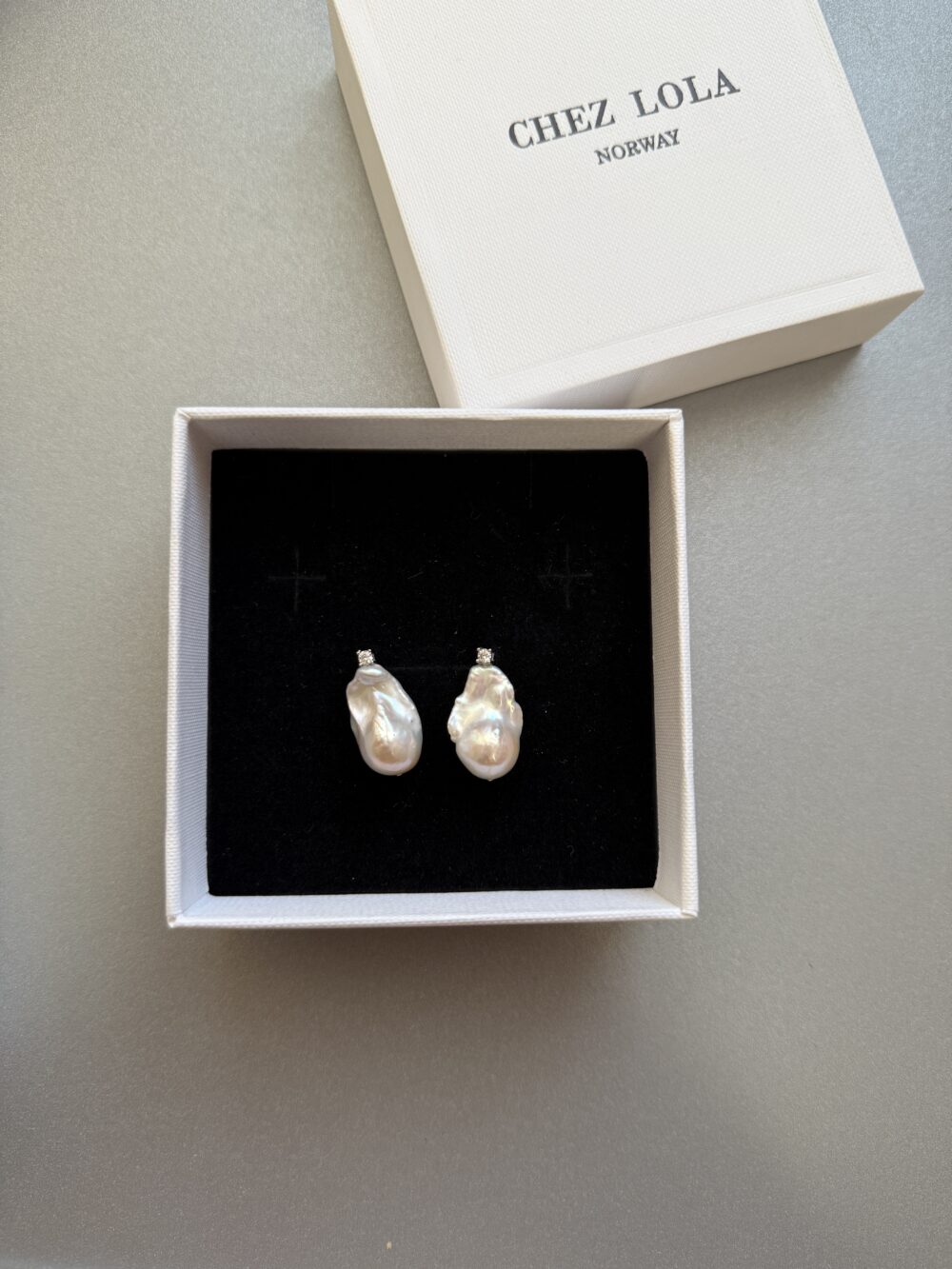 Natural Freshwater Baroque Pearls Earrings