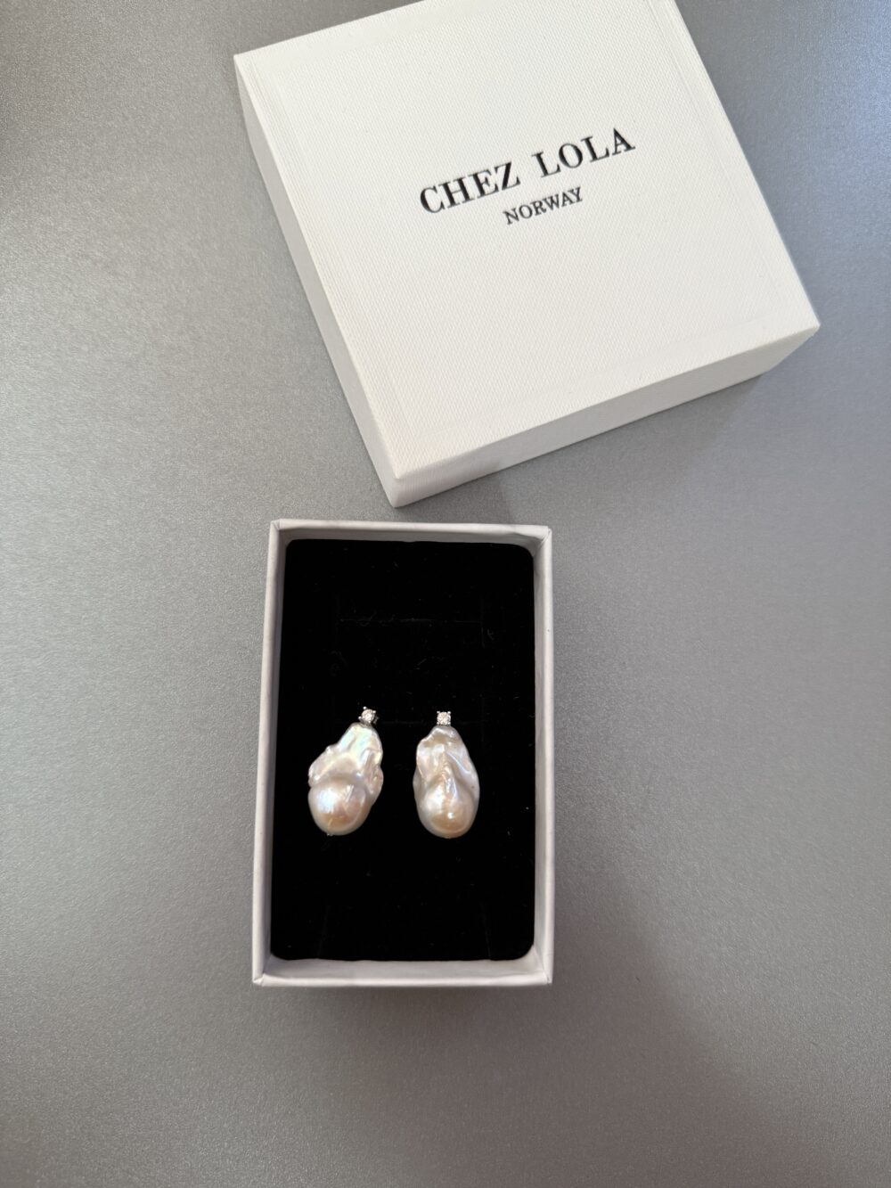 Natural Freshwater Baroque Pearls Earrings - Image 2