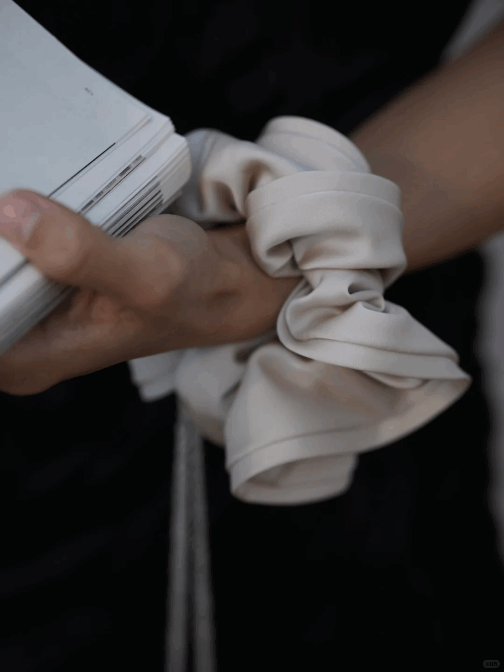 Tassel Muse-Lola Silk Tassel Scrunchie - Image 5