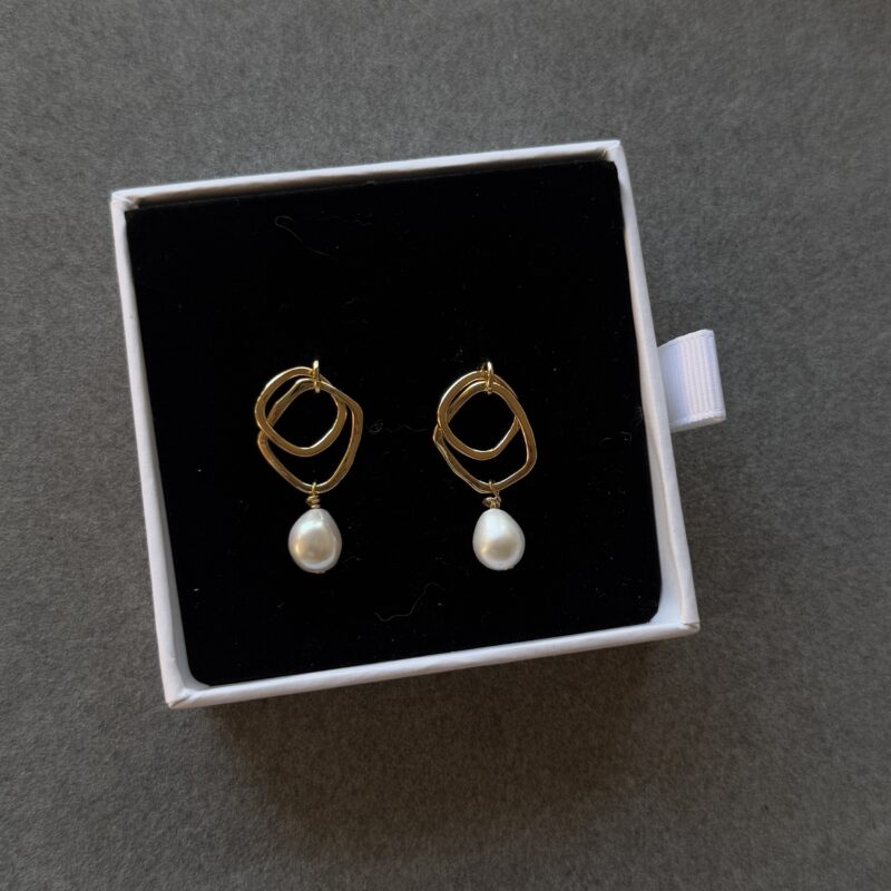 Luna Flow Pearl Earrings
