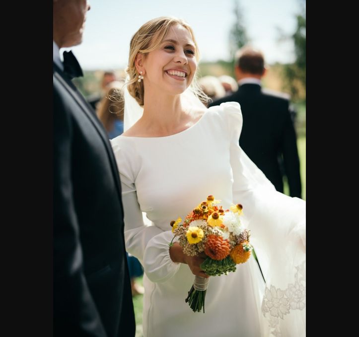 Bride wearing CHEZ LOLA pearl earrings