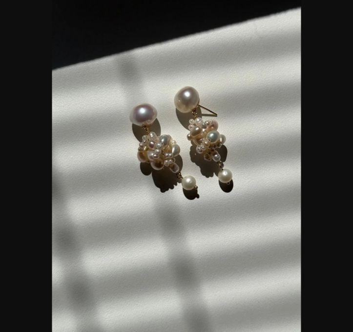 CHEZ LOLA statement pearl earrings