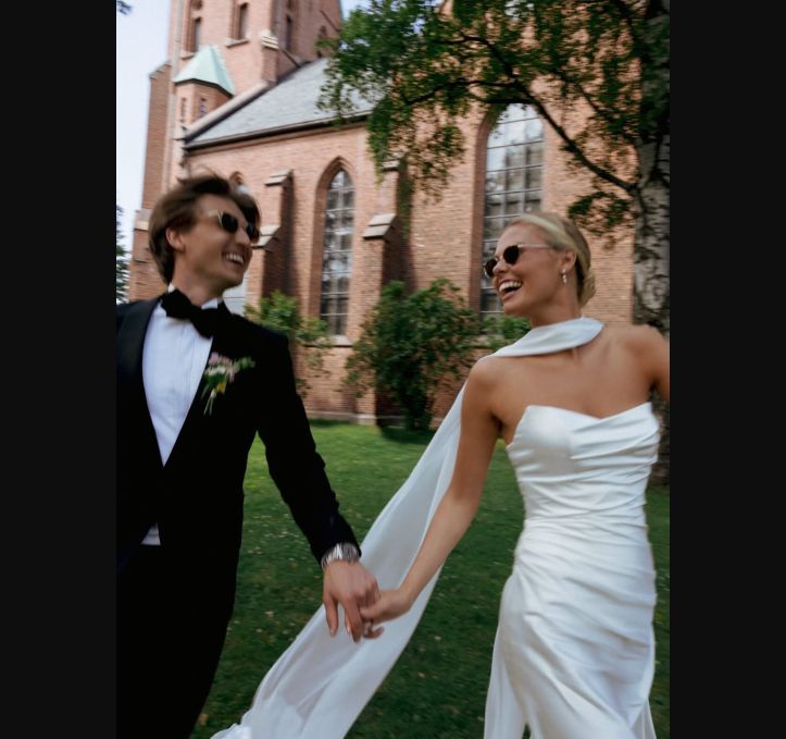 Wedding moment with CHEZ LOLA pearl earrings