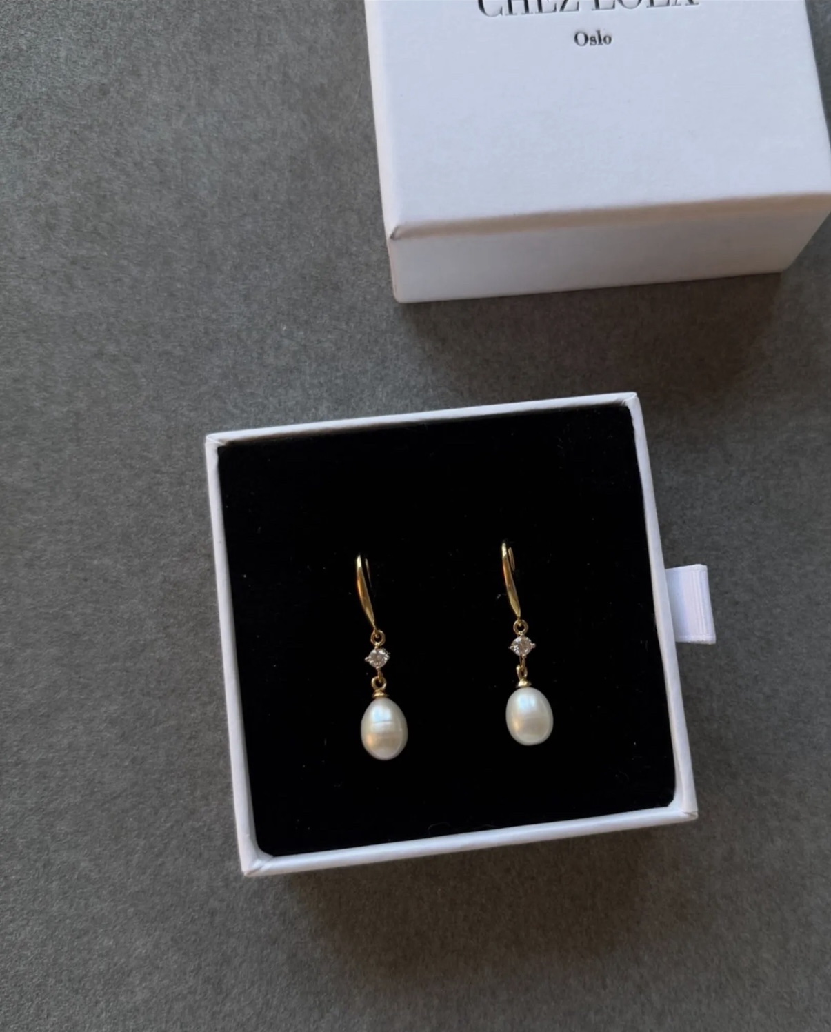 Clara Freshwater Pearl Earrings - Bilde 2