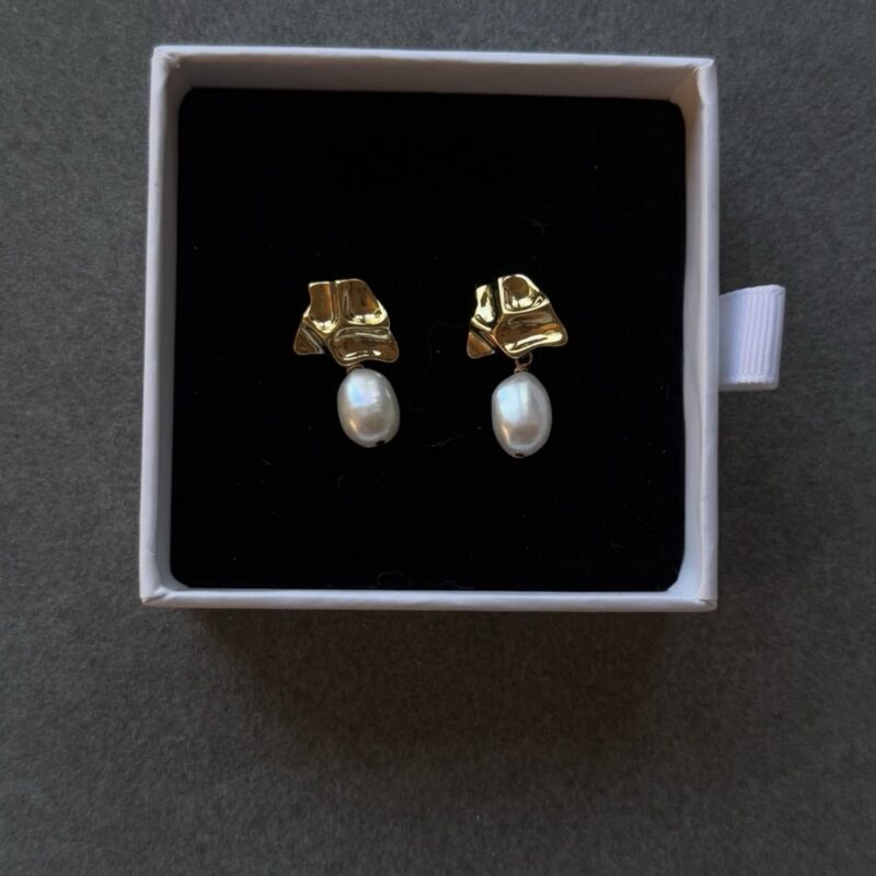 Éloise Sculpted Freshwater Pearl Earrings