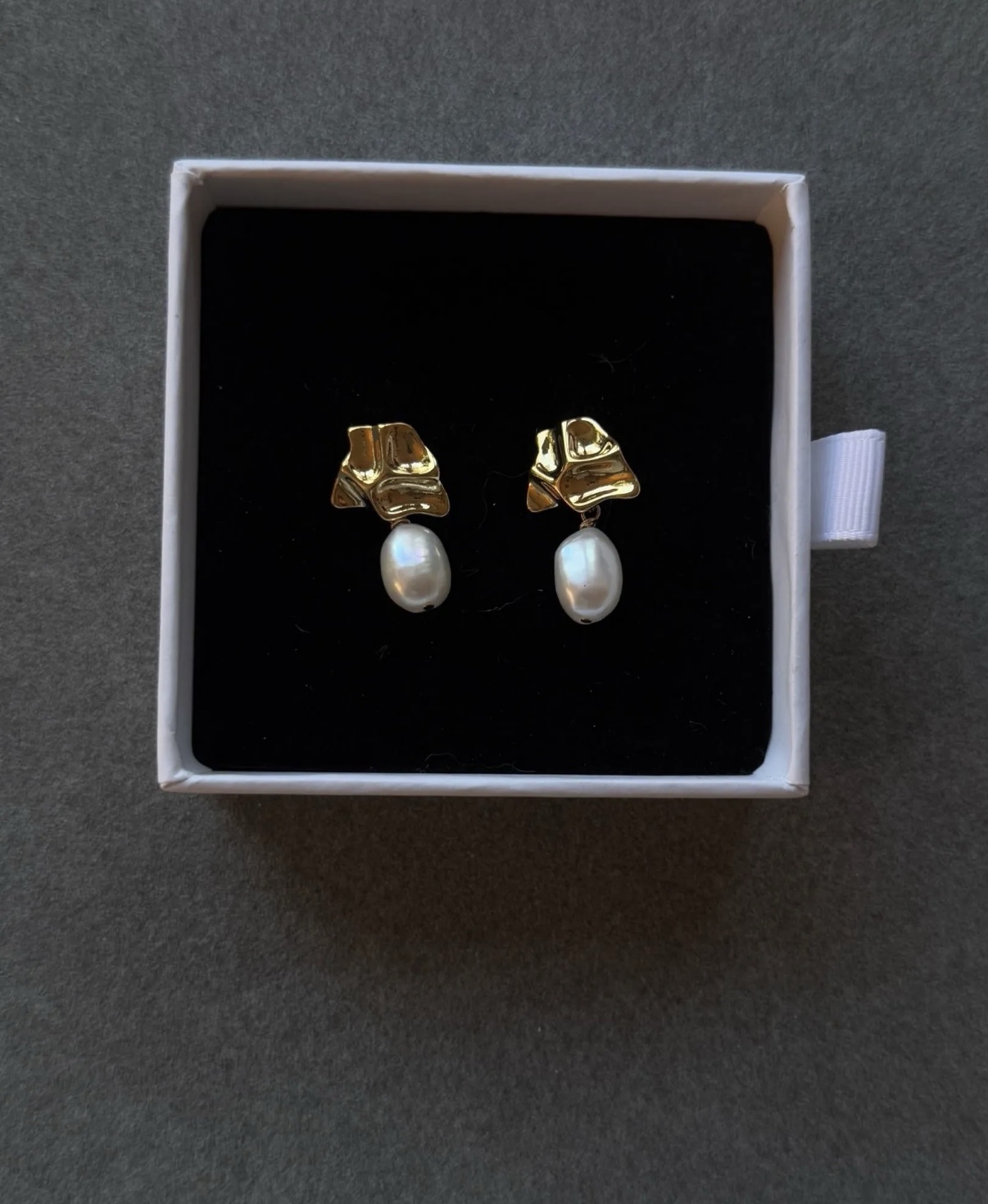 Éloise Sculpted Freshwater Pearl Earrings